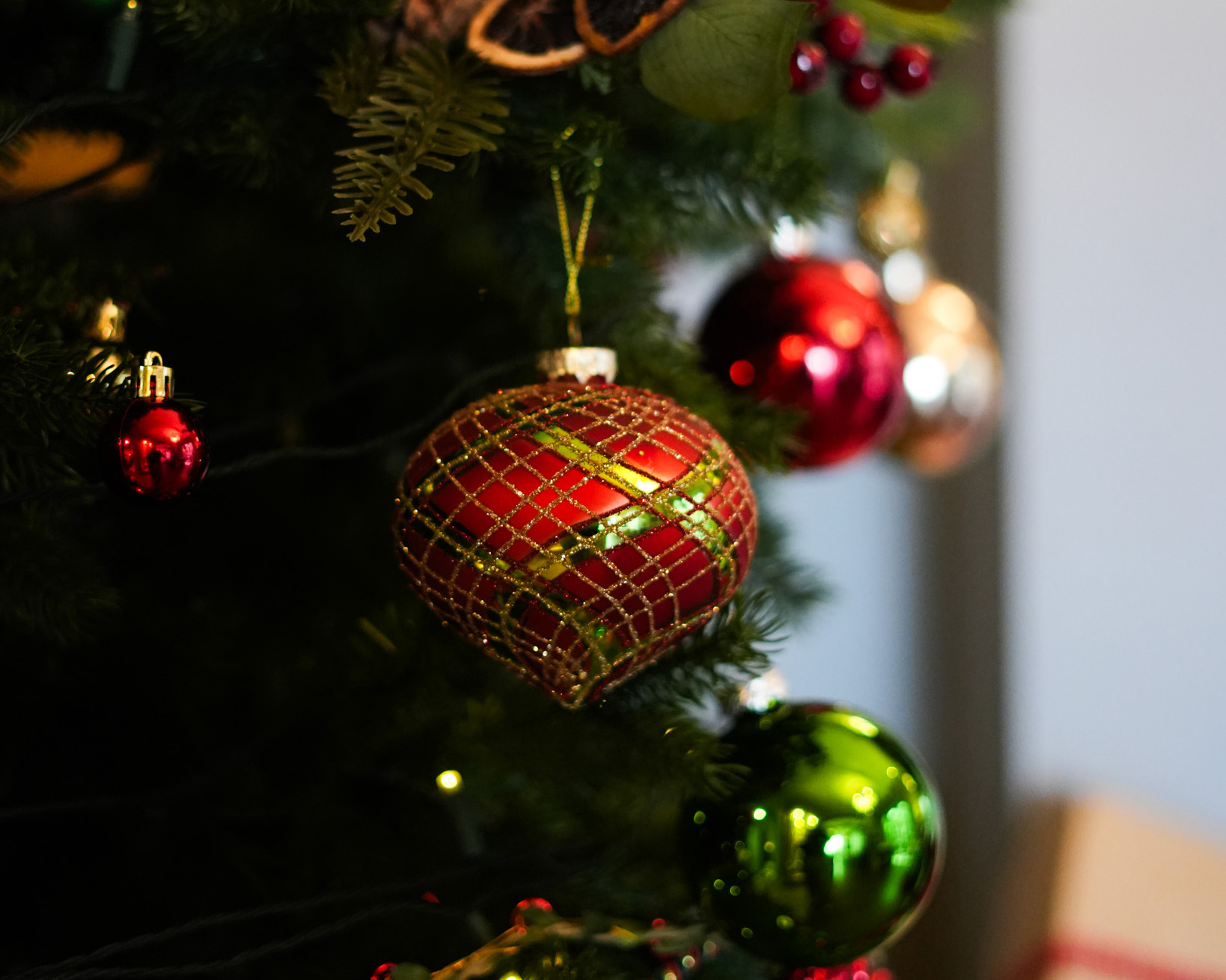 cottage-in-the-wood-christmas-bauble
